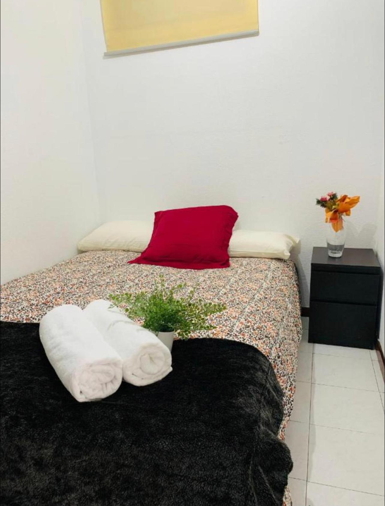 Centro Madrid Hortaleza Apartment Luaran gambar