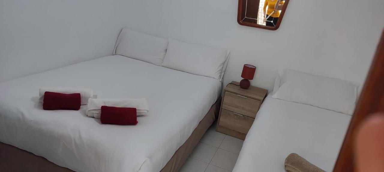 Centro Madrid Hortaleza Apartment Luaran gambar